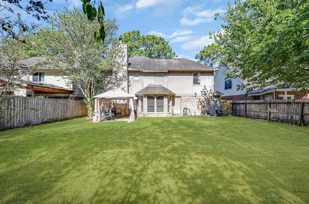 14615 Oak Chase Dr, Houston TX  77062-2212 exterior