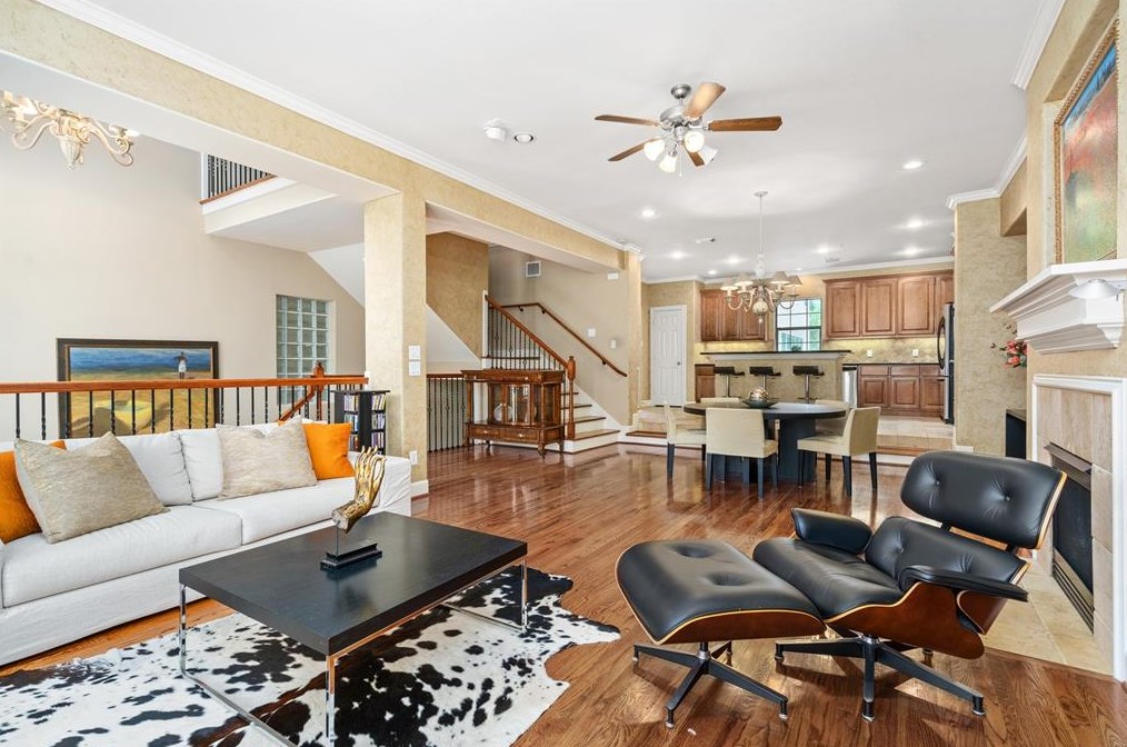 1017 Gross St, Houston TX  77019-3711 exterior