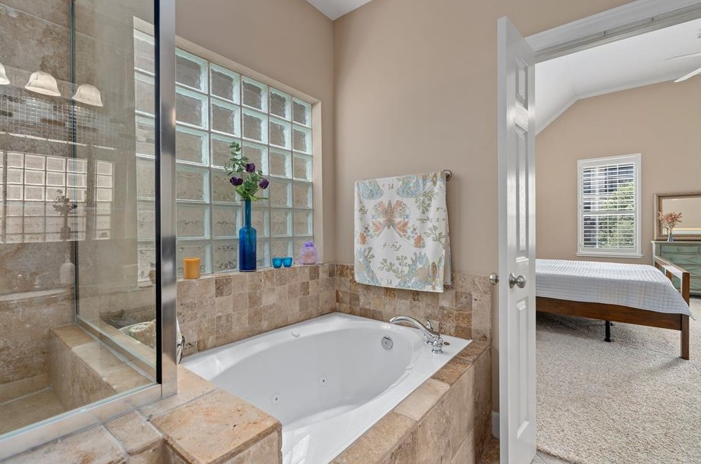 1017 Gross St, Houston TX  77019-3711 exterior