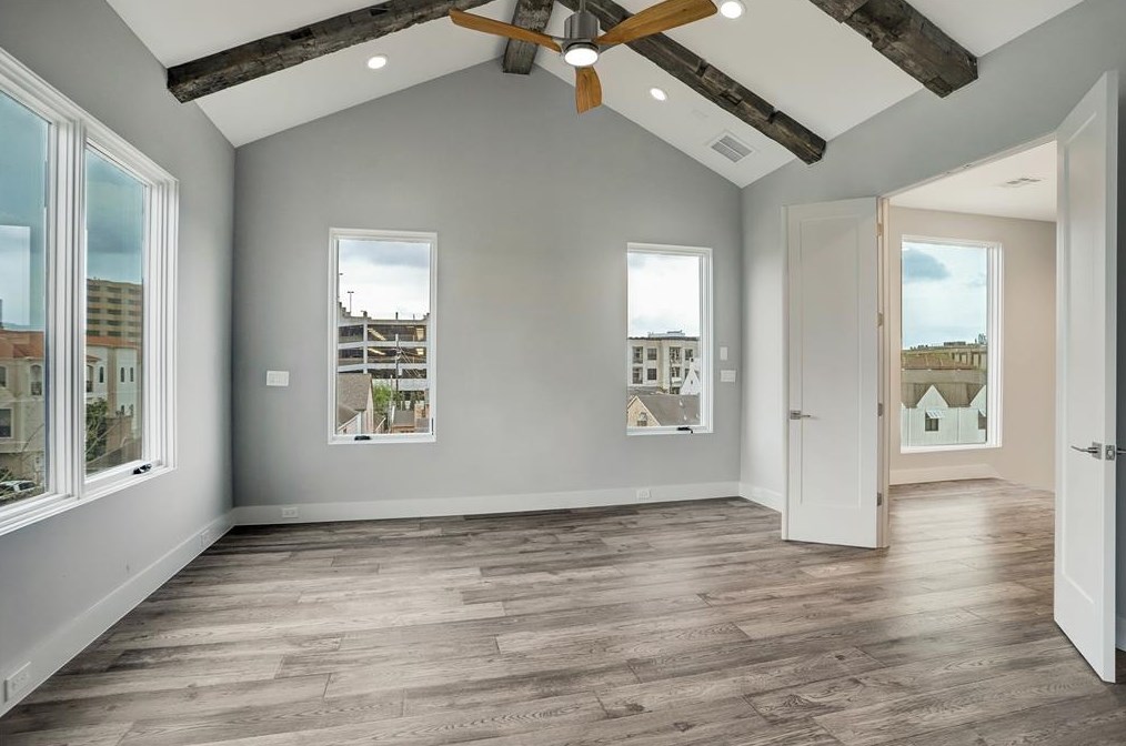 2432 Nantucket, Houston TX  77057-1906 exterior