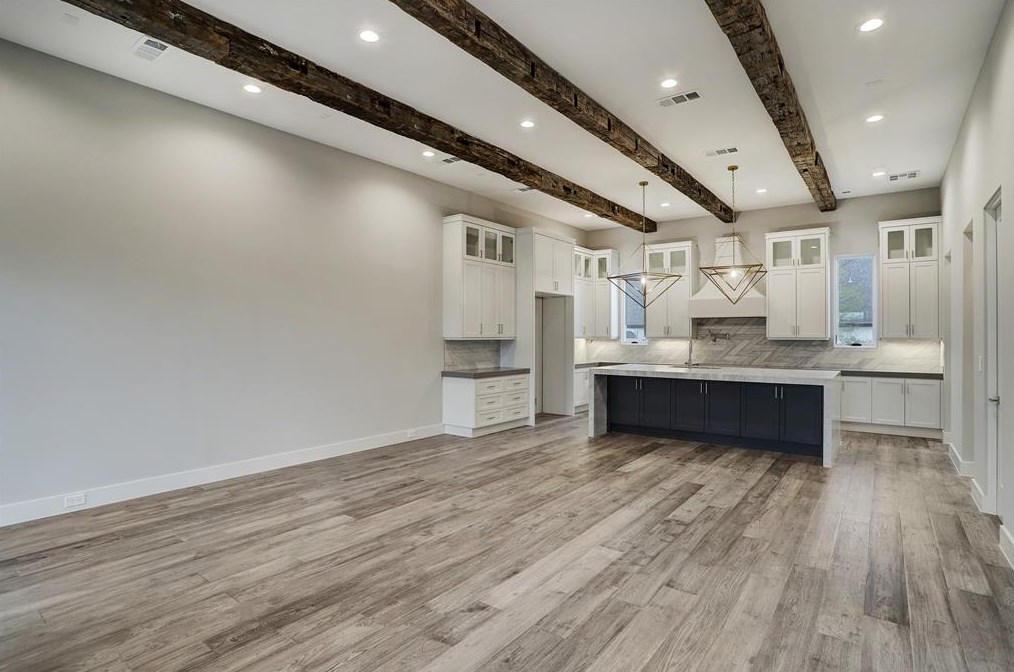 2432 Nantucket, Houston TX  77057-1906 exterior