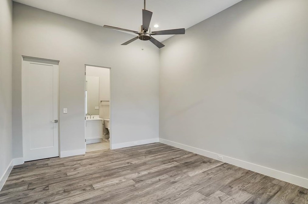 2432 Nantucket, Houston TX  77057-1906 exterior