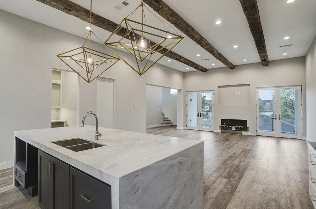 2432 Nantucket, Houston TX  77057-1906 exterior