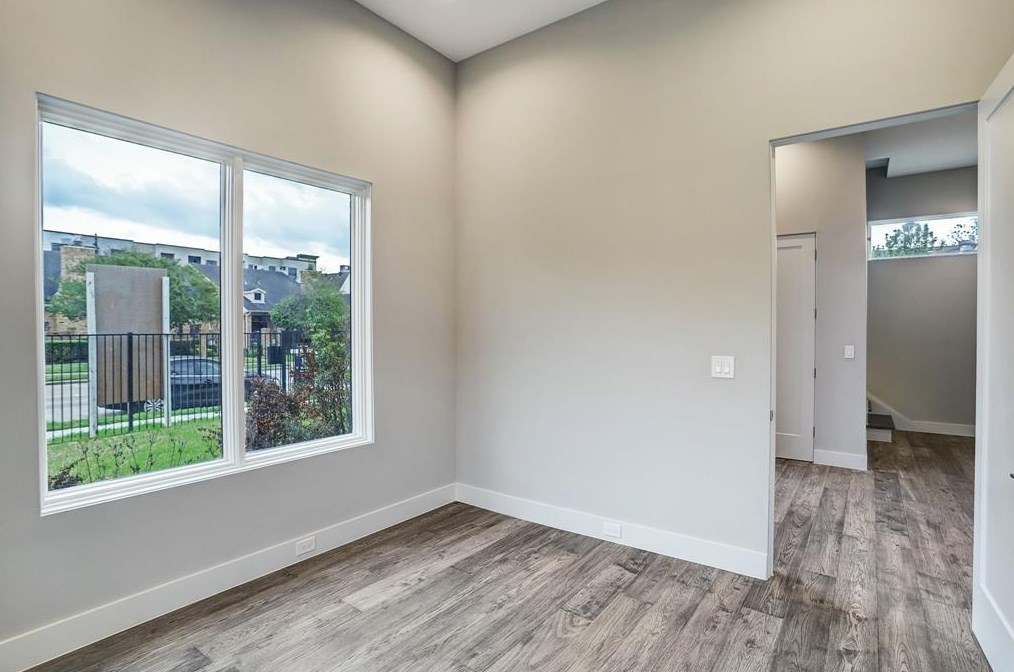 2432 Nantucket, Houston TX  77057-1906 exterior