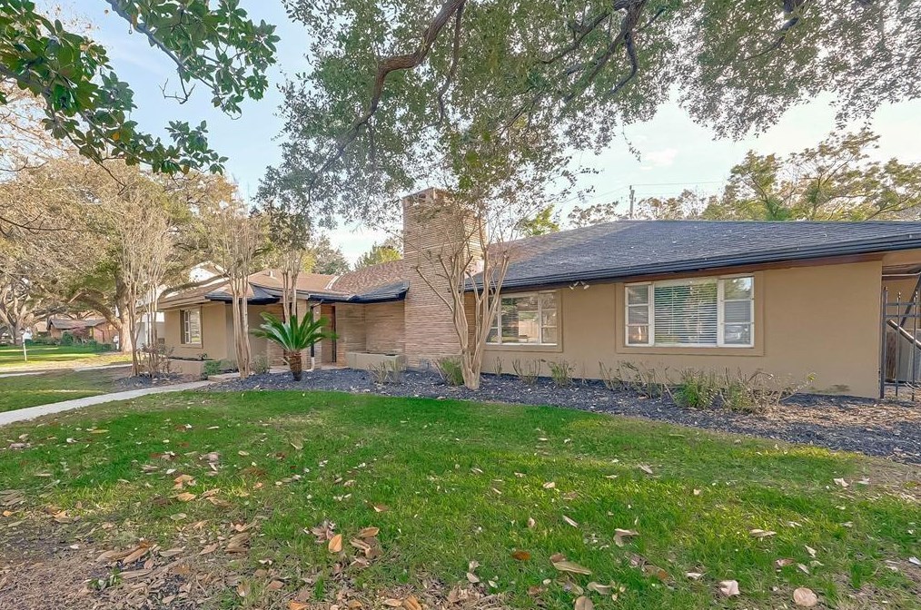 2511 Maroneal St, Houston TX  77030-3117 exterior