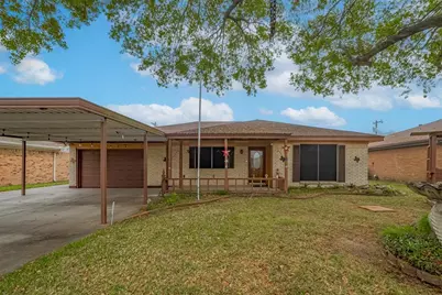 2426 15th Avenue N, Texas City, TX 77590 - Photo 1