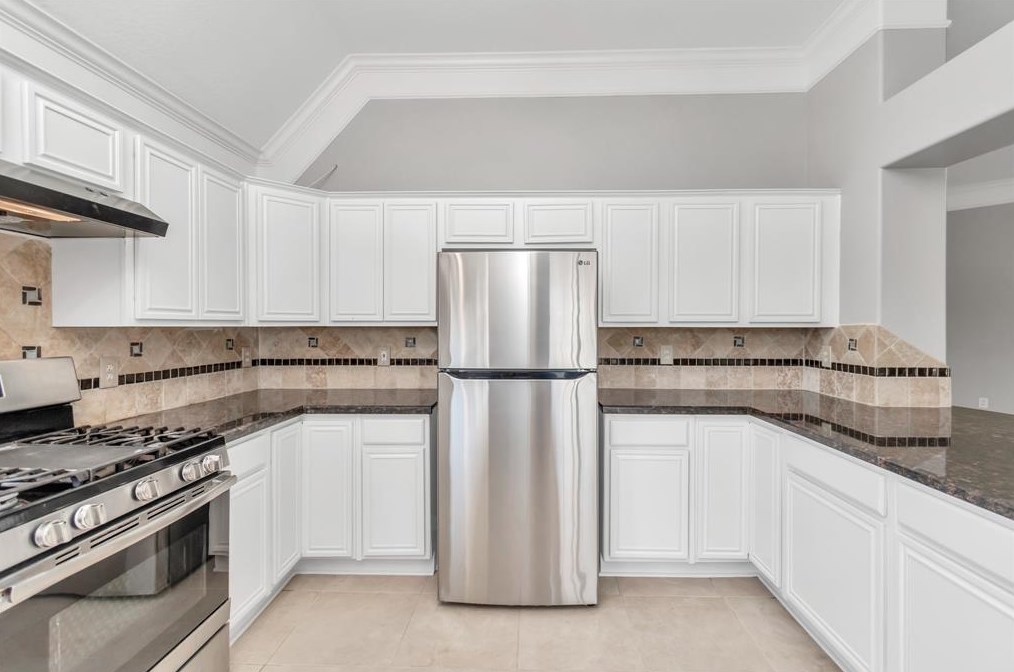 15211 Oak Ter Dr, Houston TX  77082-4026 exterior