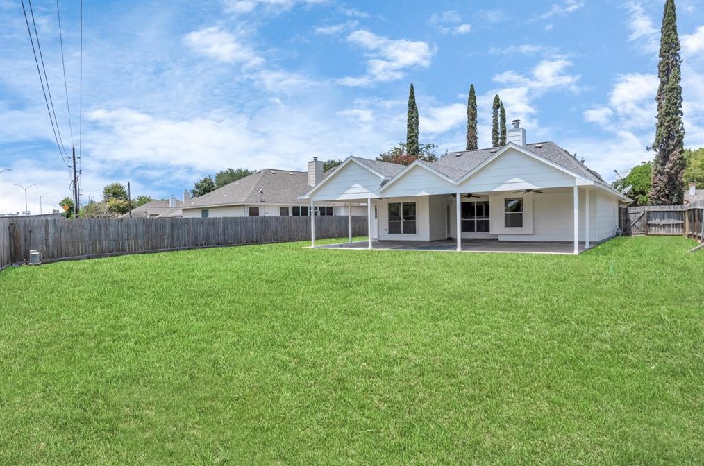 15211 Oak Ter Dr, Houston TX  77082-4026 exterior