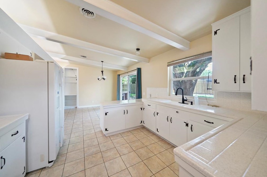 819 Rainy River Dr, Houston TX  77088-3501 exterior