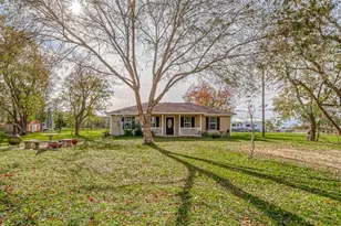 1512 Bayou Dr, Bay City, TX 77414 - Photo 1