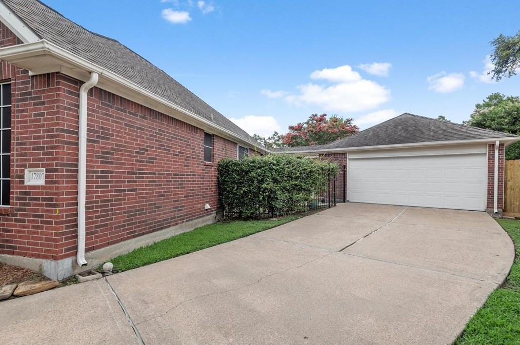 17807 Stoney Glade Ct, Houston TX  77095-4446 exterior