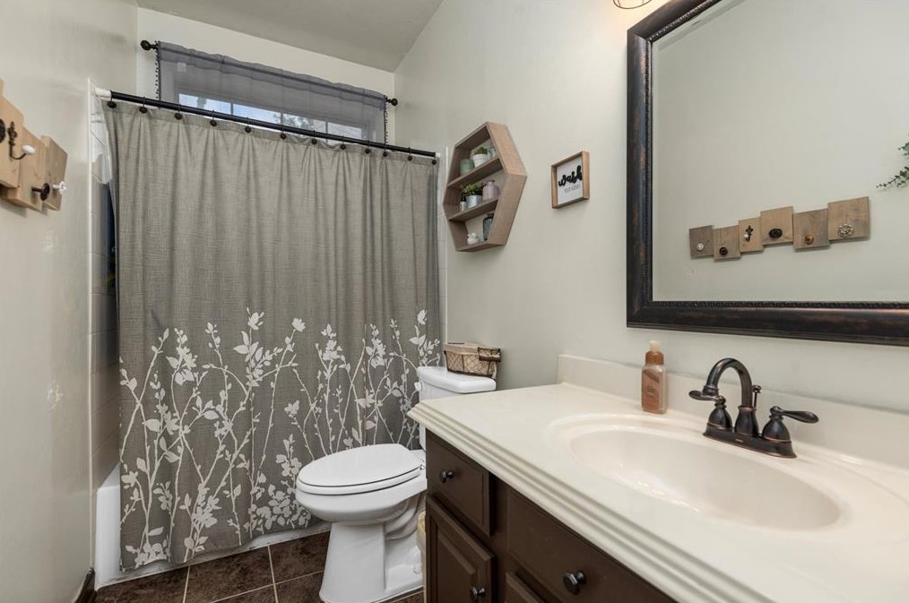 17807 Stoney Glade Ct, Houston TX  77095-4446 exterior