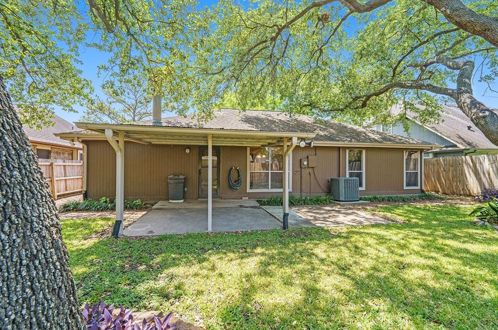 2402 Pebbledowne Cir, Sugar Land TX 77478-6079 exterior