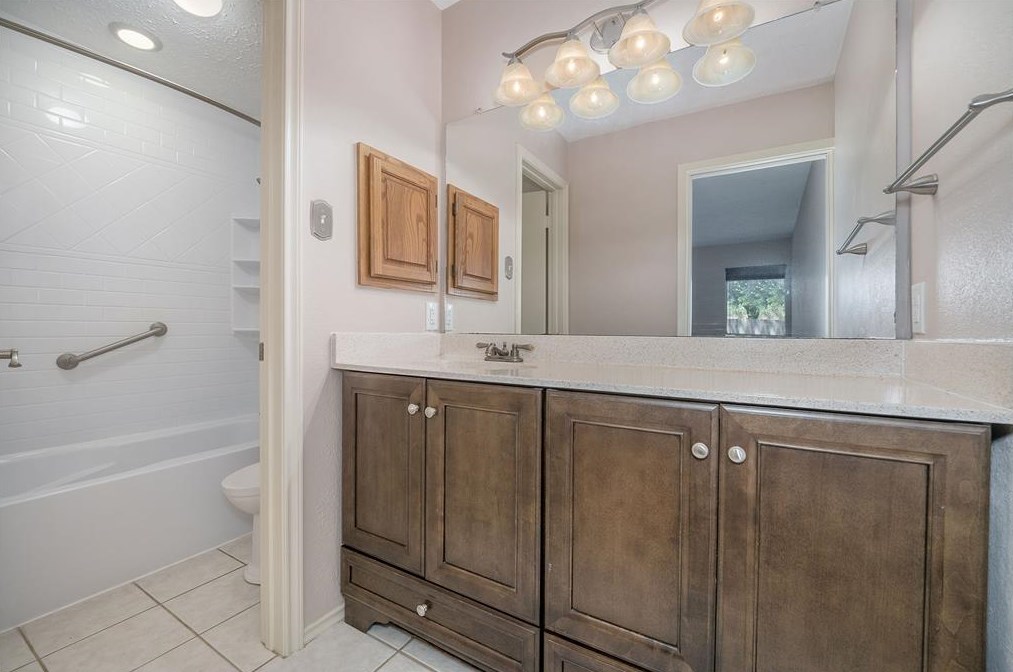 2402 Pebbledowne Cir, Sugar Land TX 77478-6079 exterior