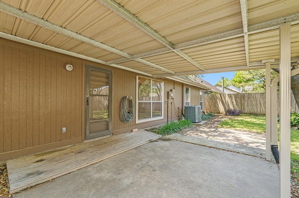 2402 Pebbledowne Cir, Sugar Land TX 77478-6079 exterior