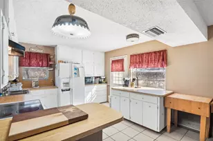 1473 Co Rd 411, Uvalde, TX 78801 - Photo 15