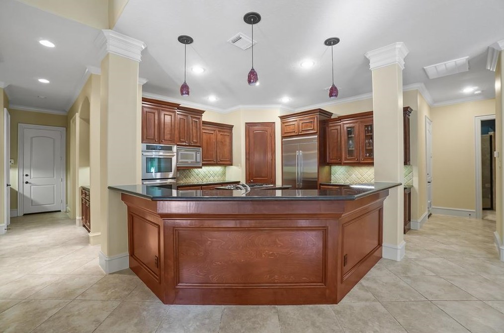 13203 Msn Vly Dr, Houston TX  77069-2520 exterior