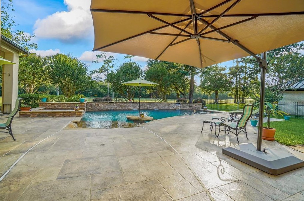 13203 Msn Vly Dr, Houston TX  77069-2520 exterior