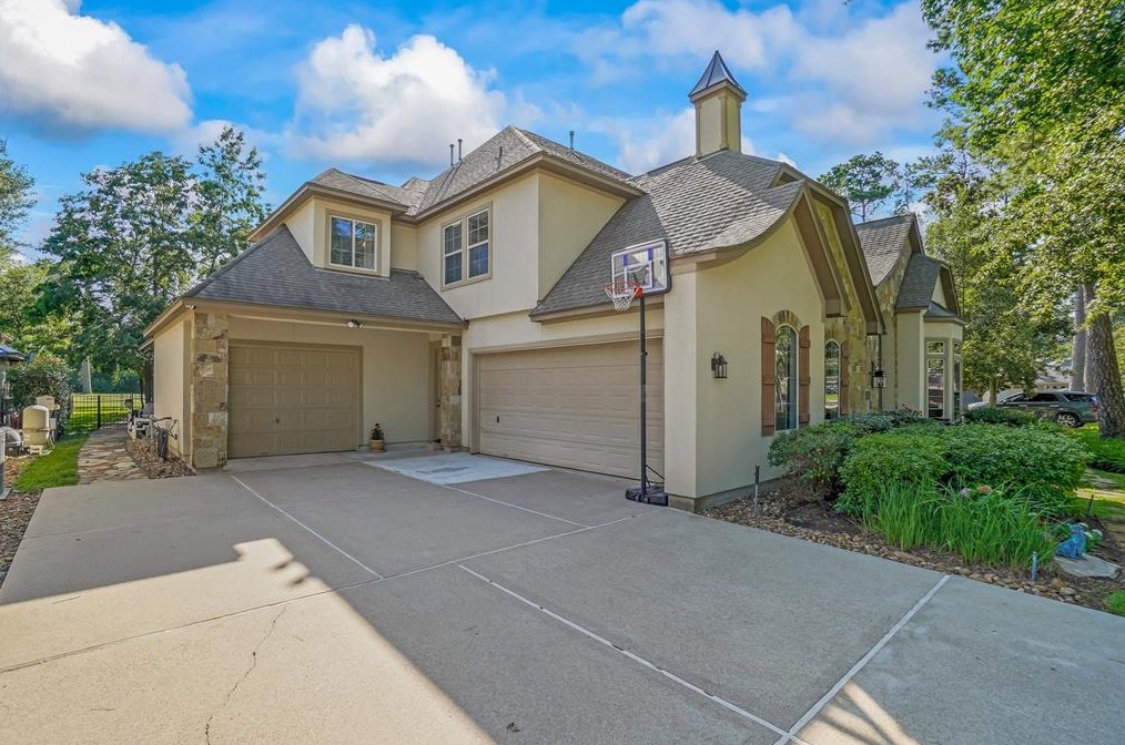 13203 Msn Vly Dr, Houston TX  77069-2520 exterior