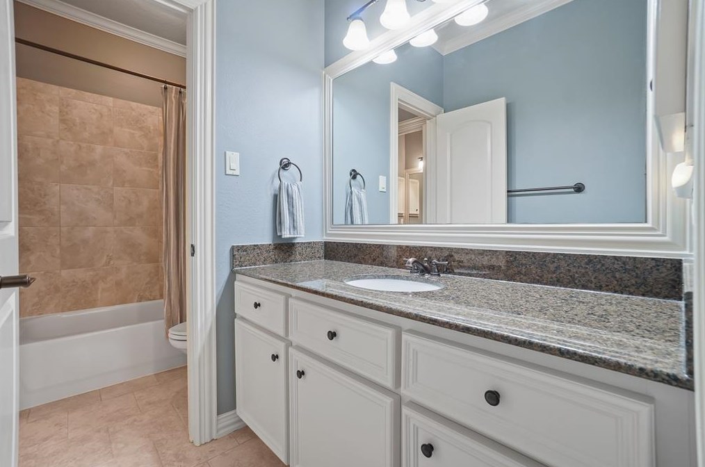 13203 Msn Vly Dr, Houston TX  77069-2520 exterior