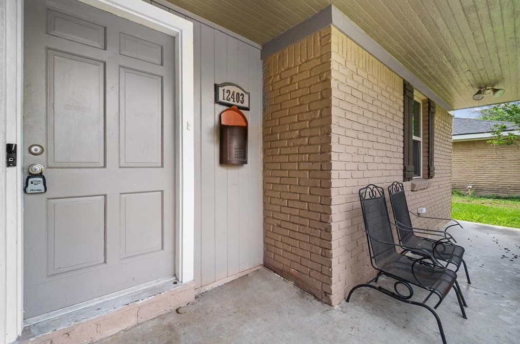 12403 Atwell Dr, Houston TX  77035-5511 exterior