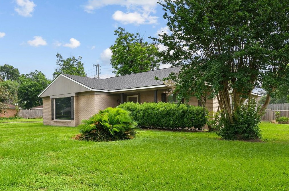 12403 Atwell Dr, Houston TX  77035-5511 exterior