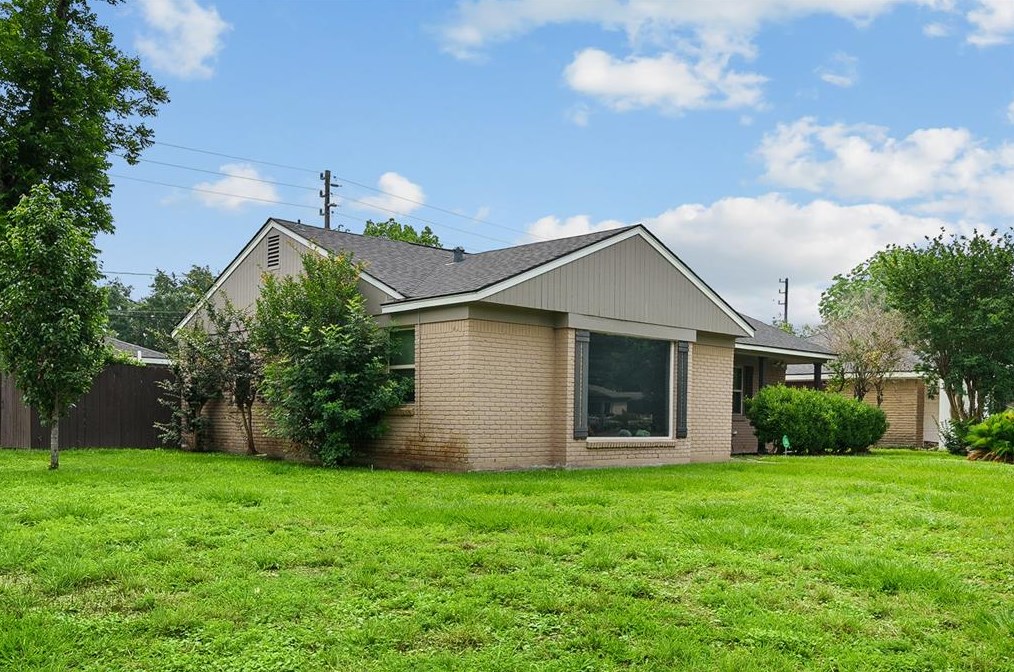 12403 Atwell Dr, Houston TX  77035-5511 exterior