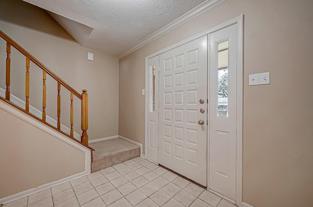 7818 Sunny Rdg Dr, Houston TX  exterior