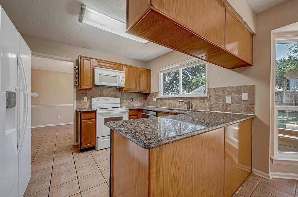 7818 Sunny Rdg Dr, Houston TX  exterior