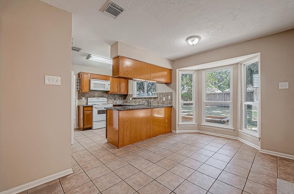 7818 Sunny Rdg Dr, Houston TX  exterior