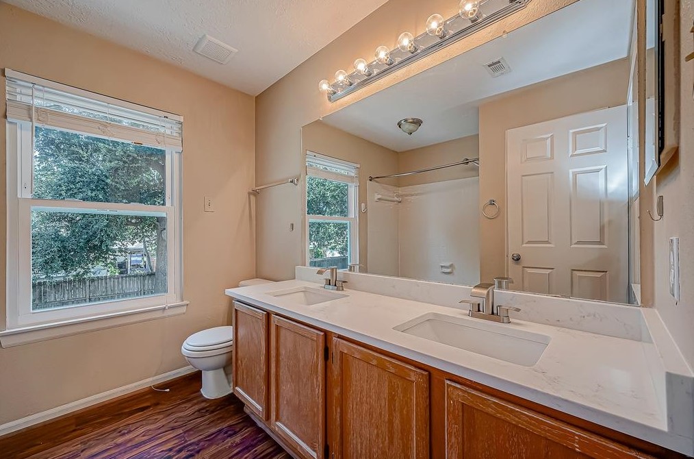 7818 Sunny Rdg Dr, Houston TX  exterior