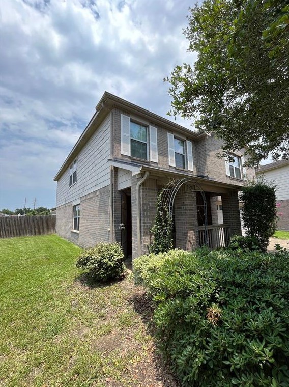 15202 Lynford Crest Dr, Houston TX  77083-8012 exterior