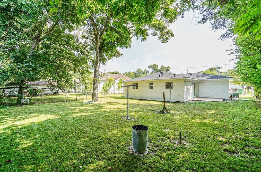 2412 Hampton, Houston TX  77088-4614 exterior