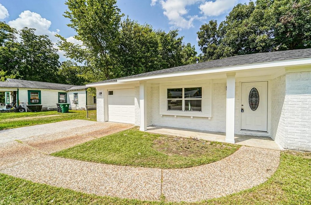 2412 Hampton St, Houston TX  77088-4612 exterior