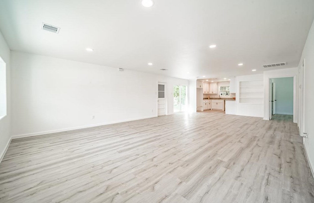 2412 Hampton, Houston TX  77088-4614 exterior