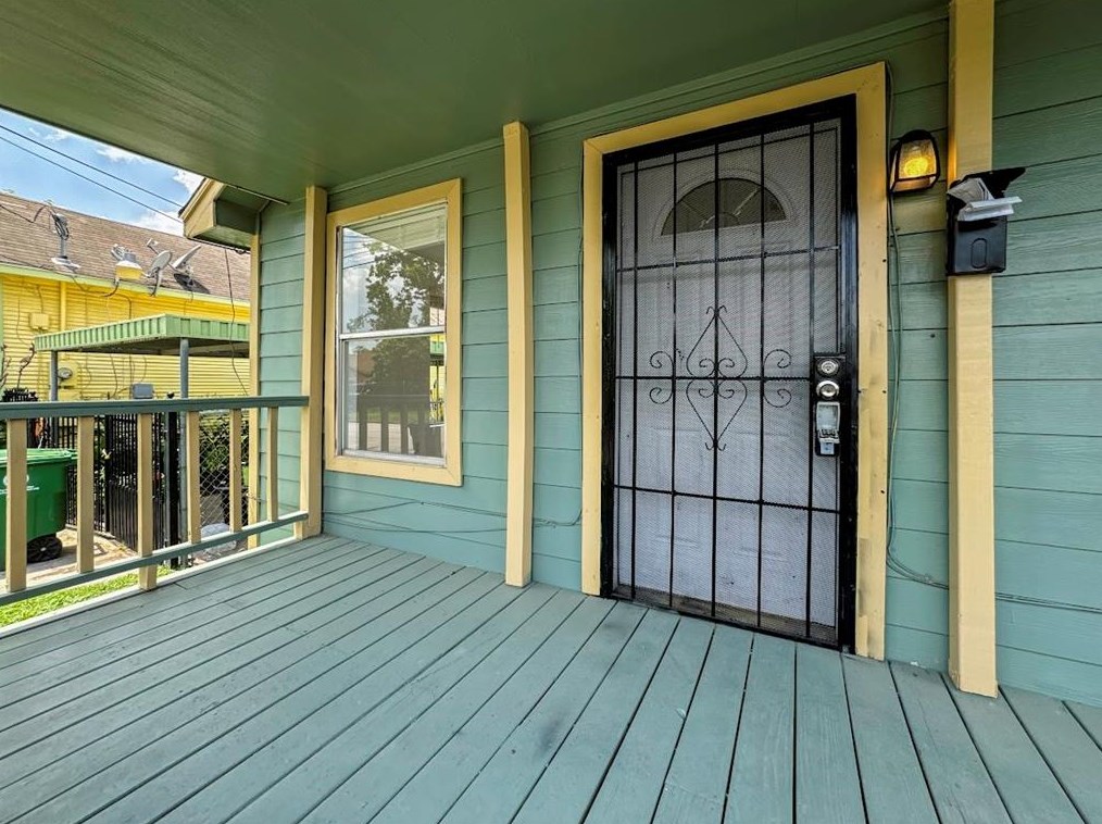 725 32nd St, Houston TX  77022-7502 exterior