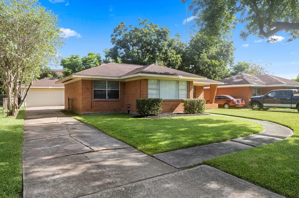 4142 Lemac Dr, Houston TX  77025-4603 exterior