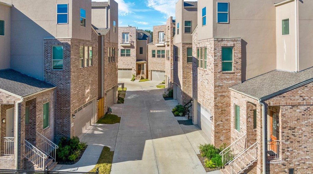 9406 Glenfield Ct, Houston TX 77096-3802 exterior