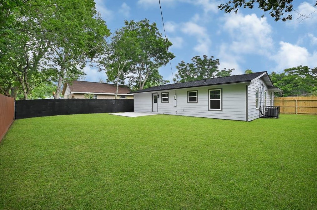 5938 Beldart St, Houston TX  77033-1246 exterior