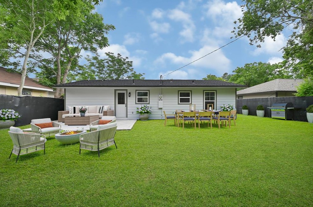 5938 Beldart St, Houston TX  77033-1246 exterior