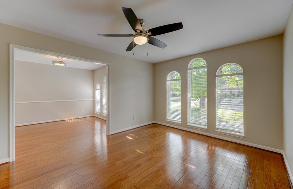 3015 Shadowdale Dr, Houston TX  77043-1315 exterior