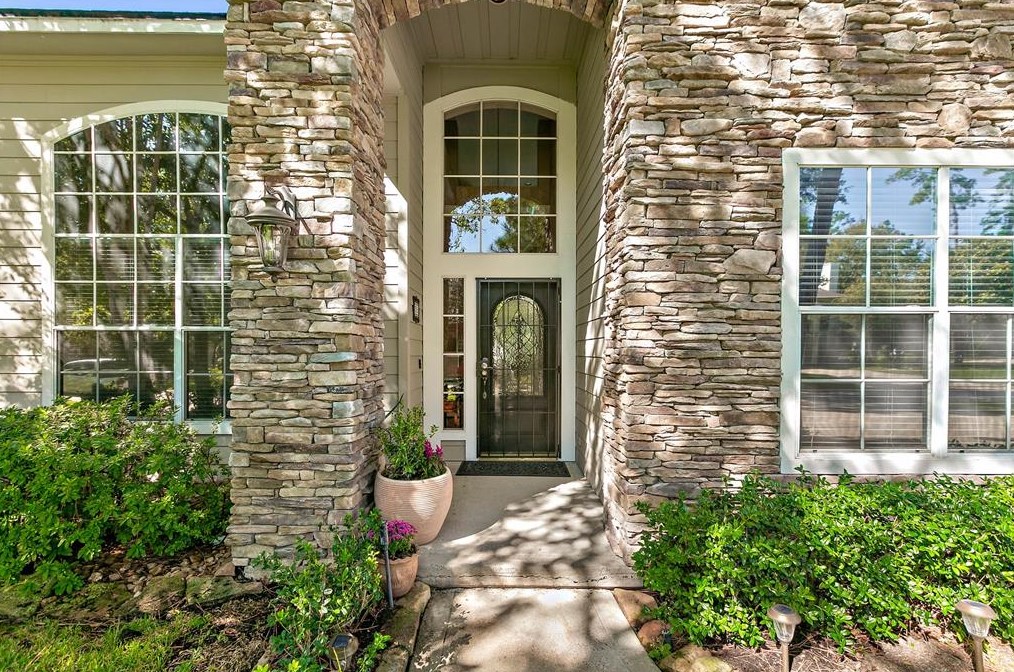 35 Larks Aire Pl, Spring TX  77381-6447 exterior
