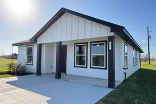 688 Swallow Dr, Palacios, TX 77465 - Photo 3