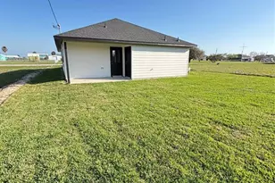 688 Swallow Dr, Palacios, TX 77465 - Photo 17