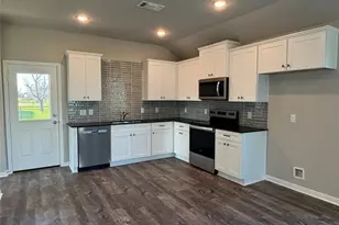 688 Swallow Dr, Palacios, TX 77465 - Photo 5