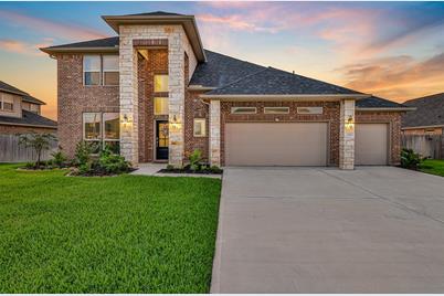 11811 Champions Forest Drive, Mont Belvieu, TX 77535 - Photo 1