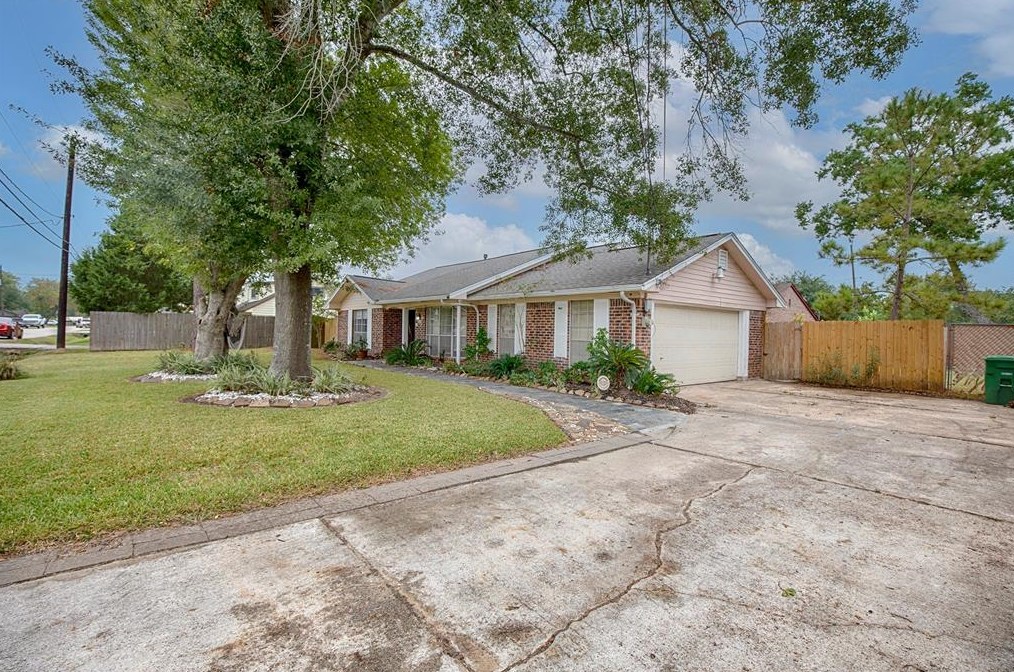 9022 Edgebrook St, Houston TX  77075-1240 exterior