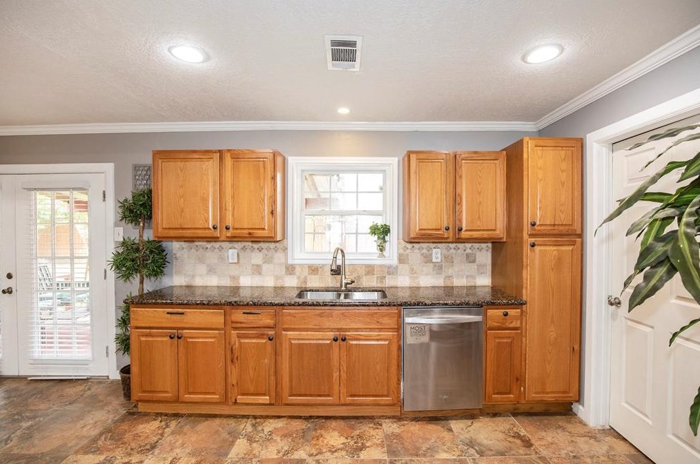 9022 Edgebrook, Houston TX  77075-1240 exterior