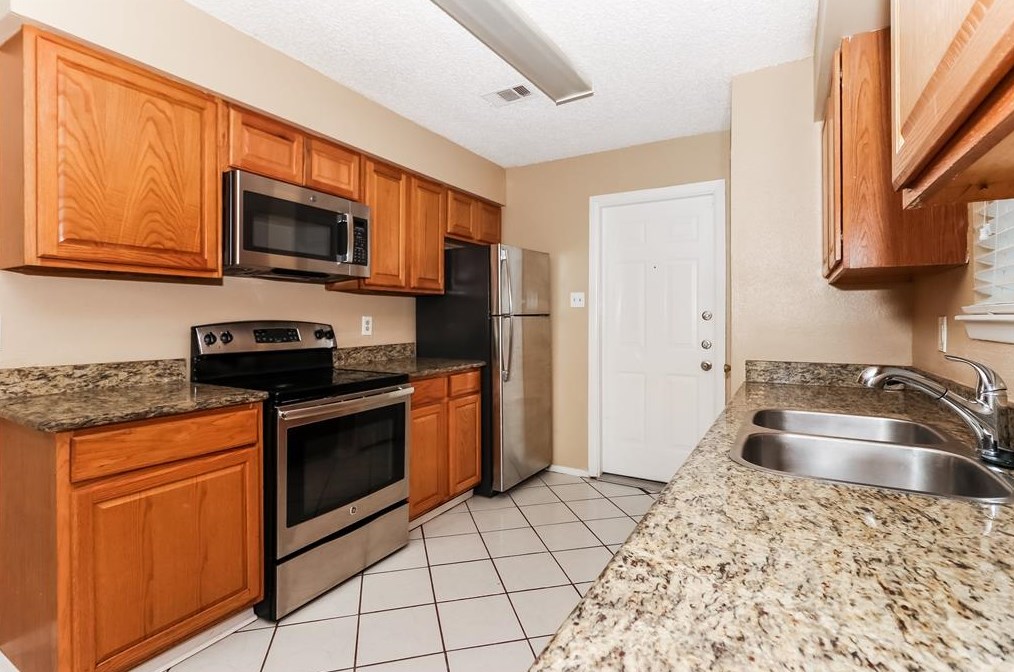 6703 Loch Bruceray Dr, Houston TX  77084-1031 exterior