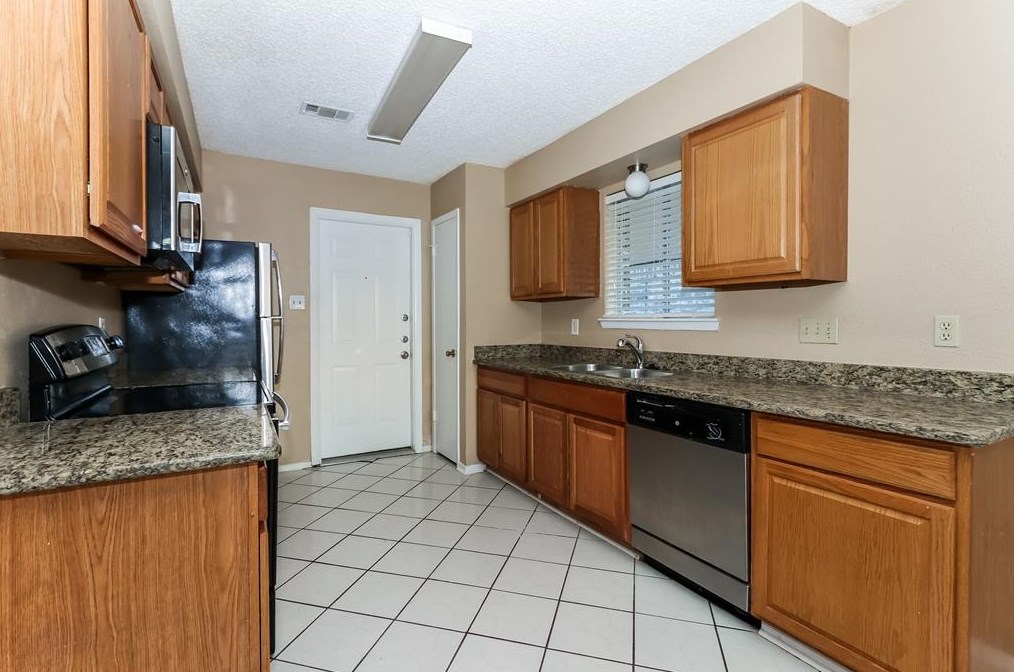 6703 Loch Bruceray Dr, Houston TX  77084-1031 exterior